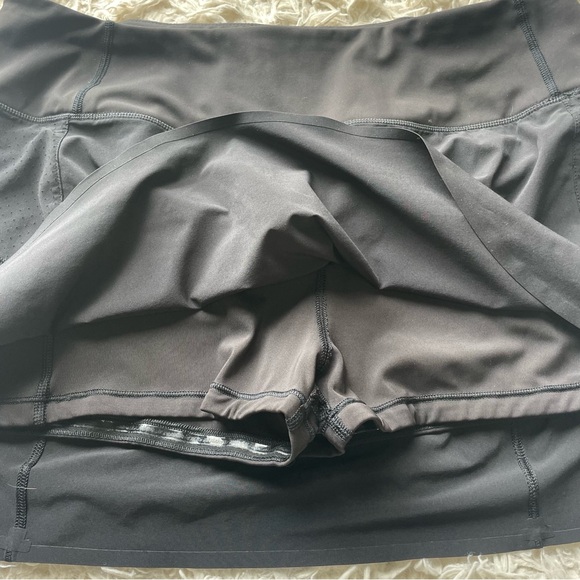 Athleta Run With It 14” Skort/ Skirt Size Large - Picture 2 of 11